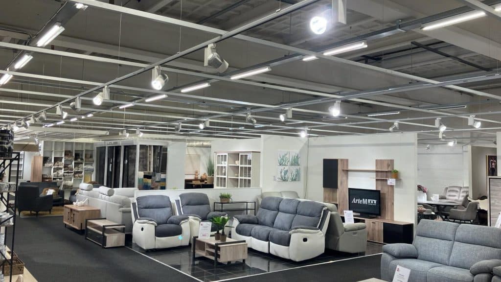DALI dimmable track lights for furniture shop