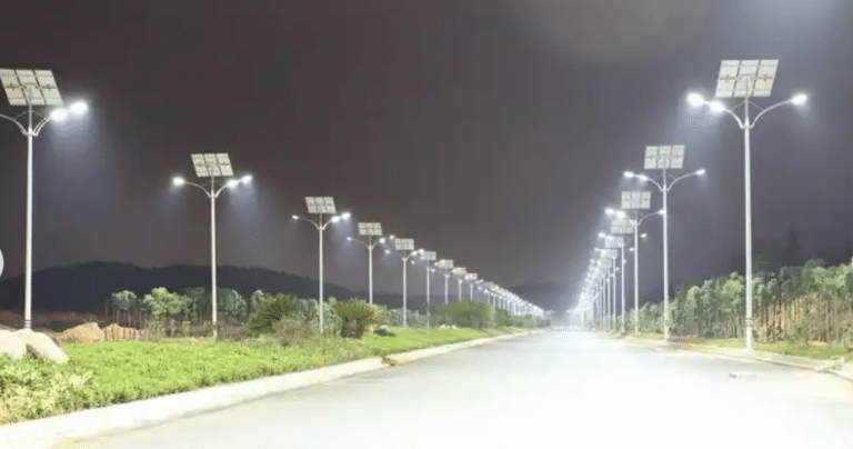 How to select the solar street lights: 3.2V, 12.8V or 25.6V system?